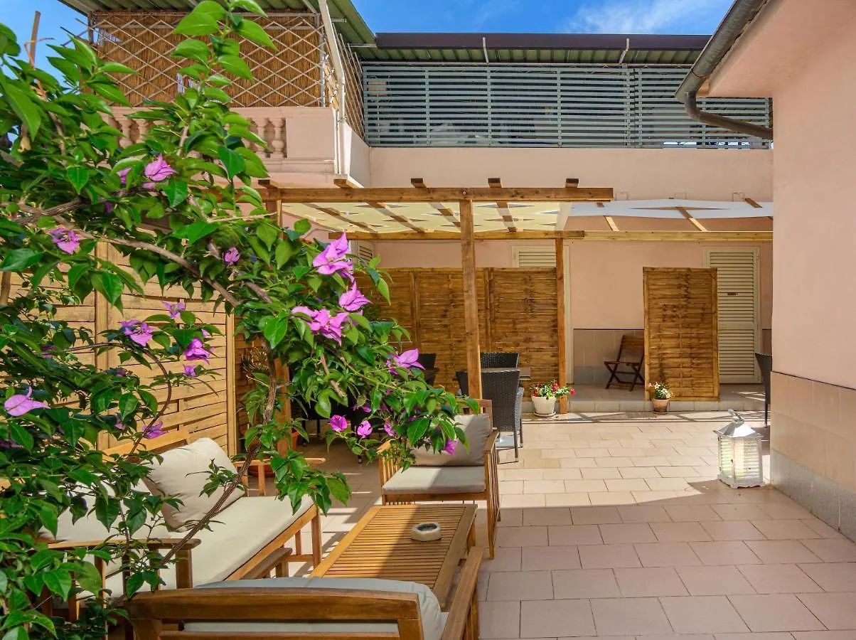 ***  Hotel Lungomare Лидо-ди-Камайоре Италия