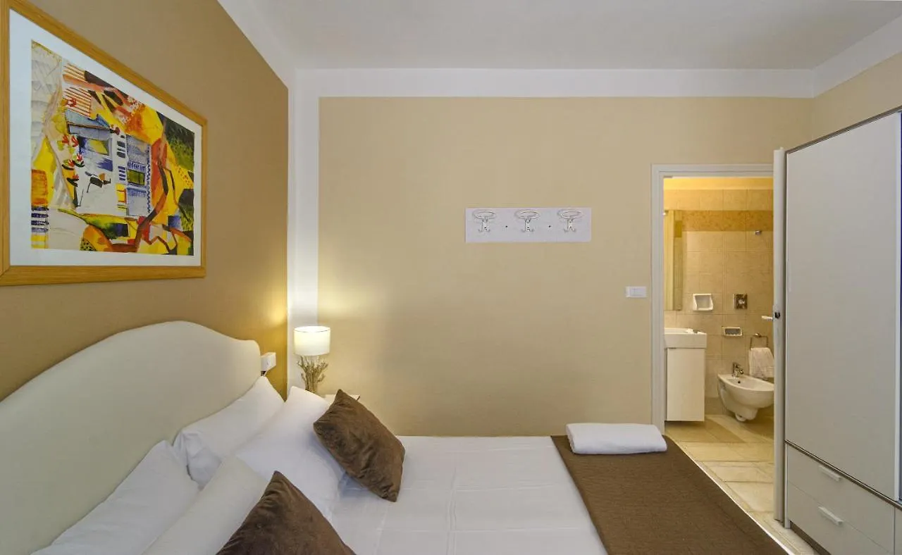 Hotel Lungomare Лидо-ди-Камайоре 3*,