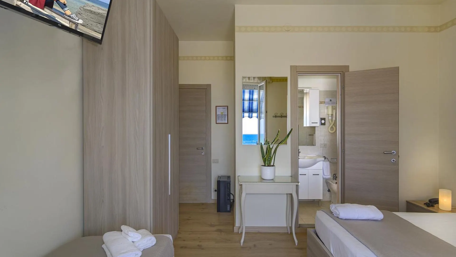 Hotel Lungomare Лидо-ди-Камайоре
