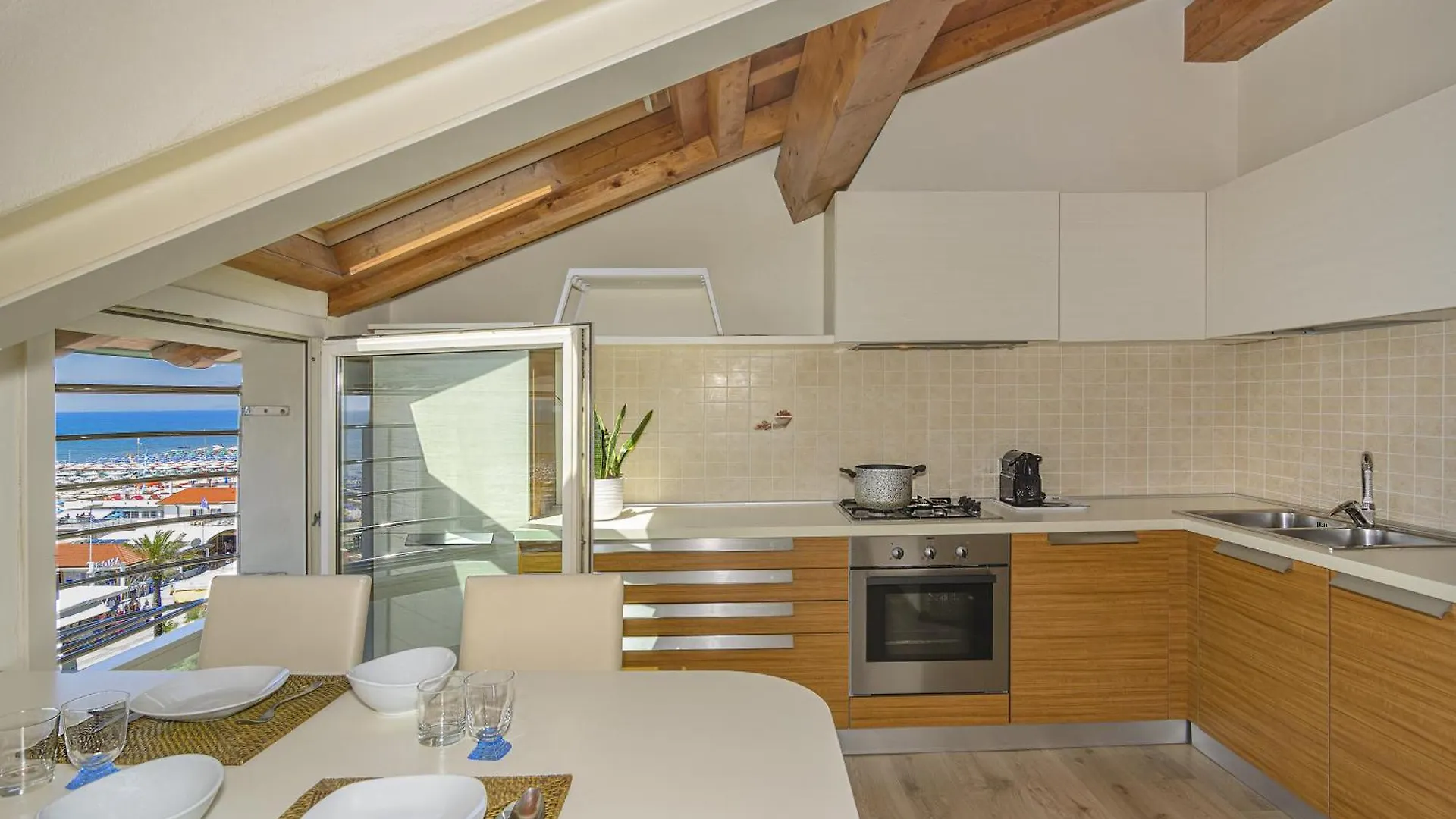 Hotel Lungomare Лидо-ди-Камайоре