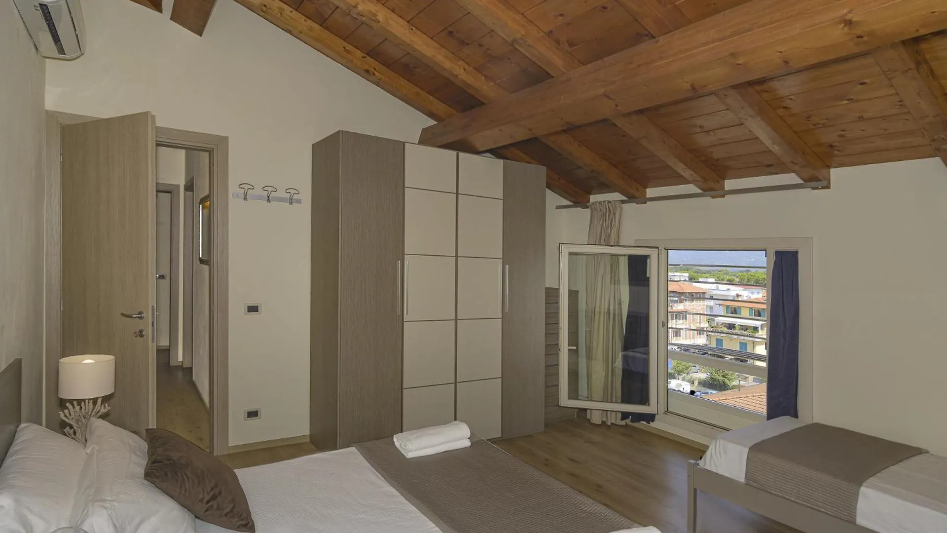 Hotel Lungomare Lido di Camaiore 3*,  Italy