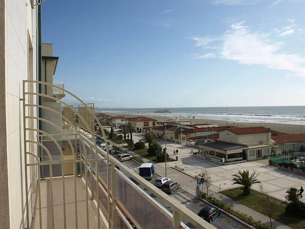 Hotel Lungomare Lido di Camaiore Italy
